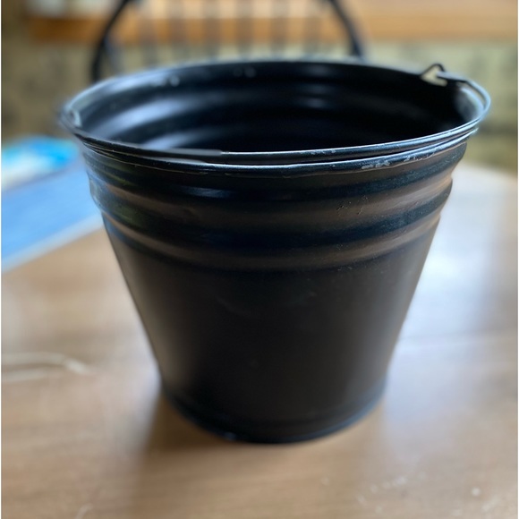 Folk Art Barnyard Scene on a Metal Pail - Picture 4 of 7